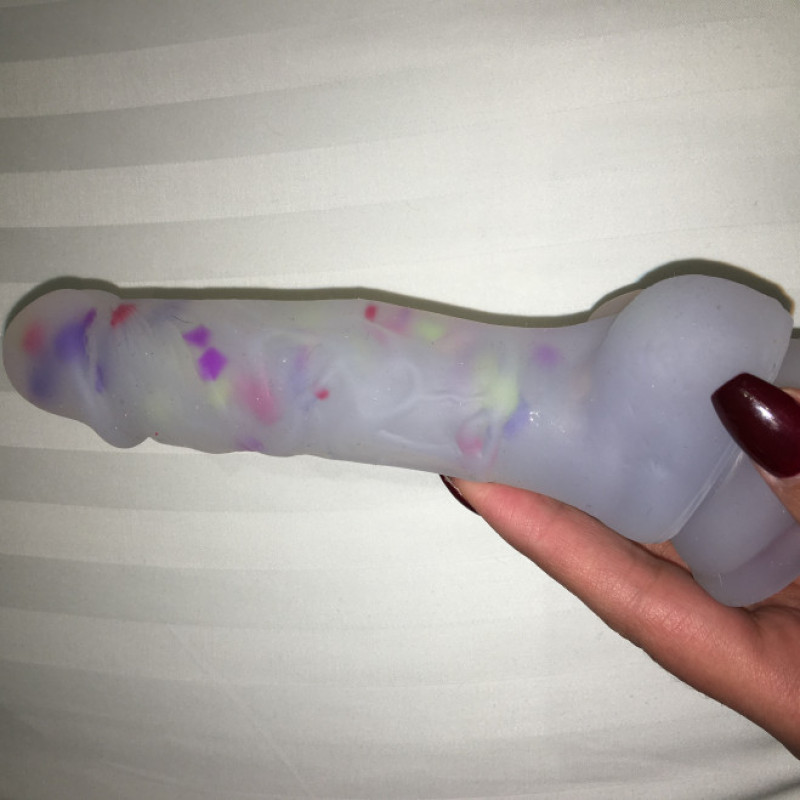 Dildo used on videos and webcam